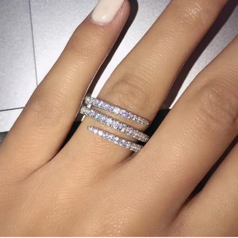 NEW 925 STERLING SILVER DIAMOND RING, CUTE RING, SHINY RING.